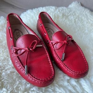 Tod’s classic leather moccasins red valentine